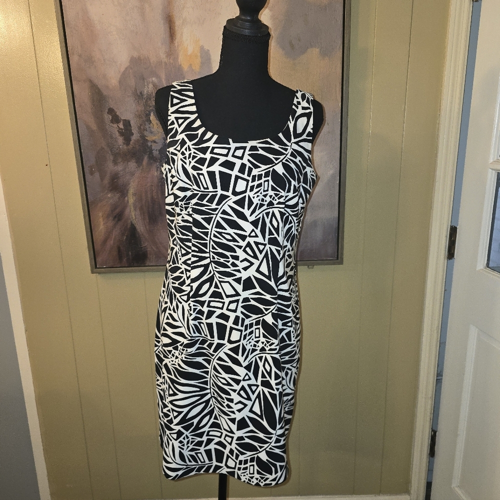 Kim Rogers Black and White Geometric Sleeveless Sheath Dress